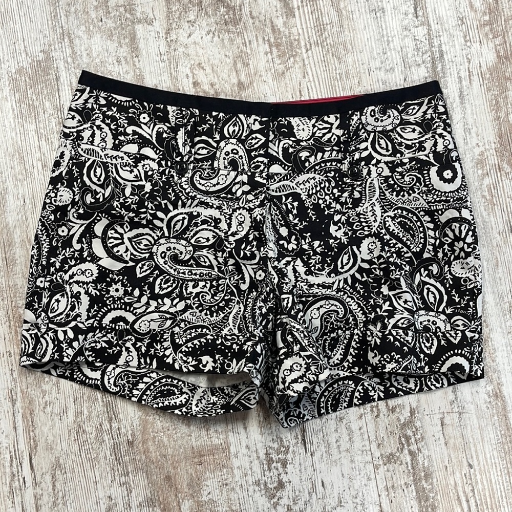 Maurices Black and White Paisley Floral Print Cuffed Shorts Size 1/2